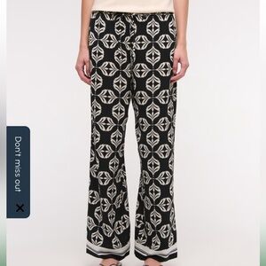 Drapey Wide Leg Pull On Pant